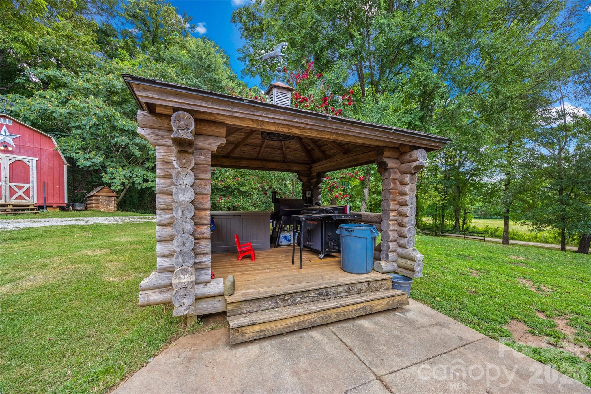 3448 Center Road — Chester