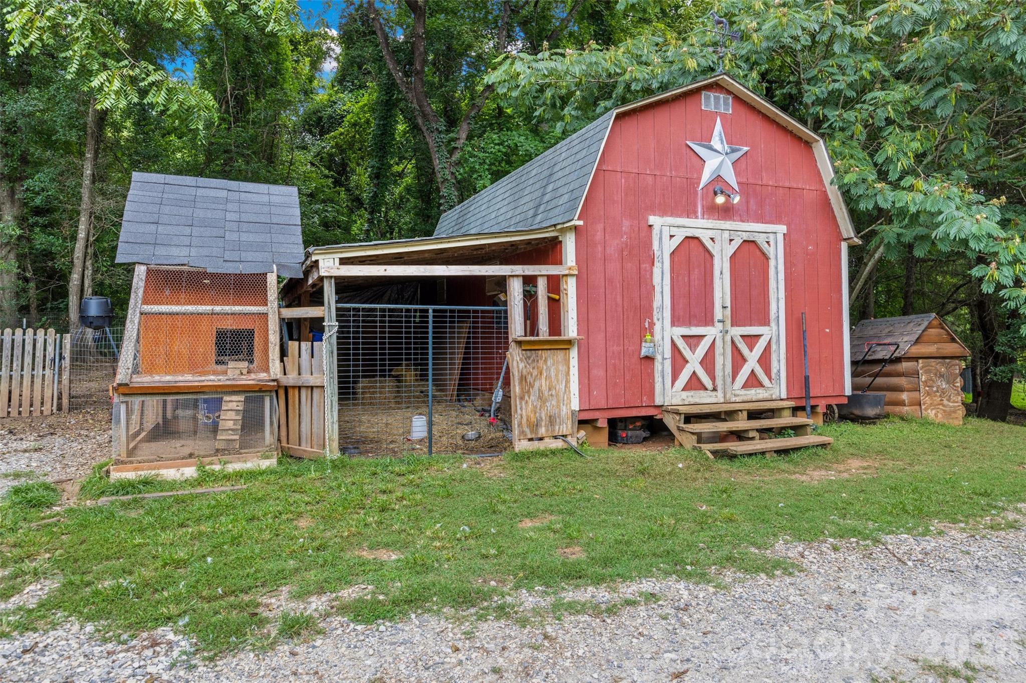 3448 Center Road — Chester