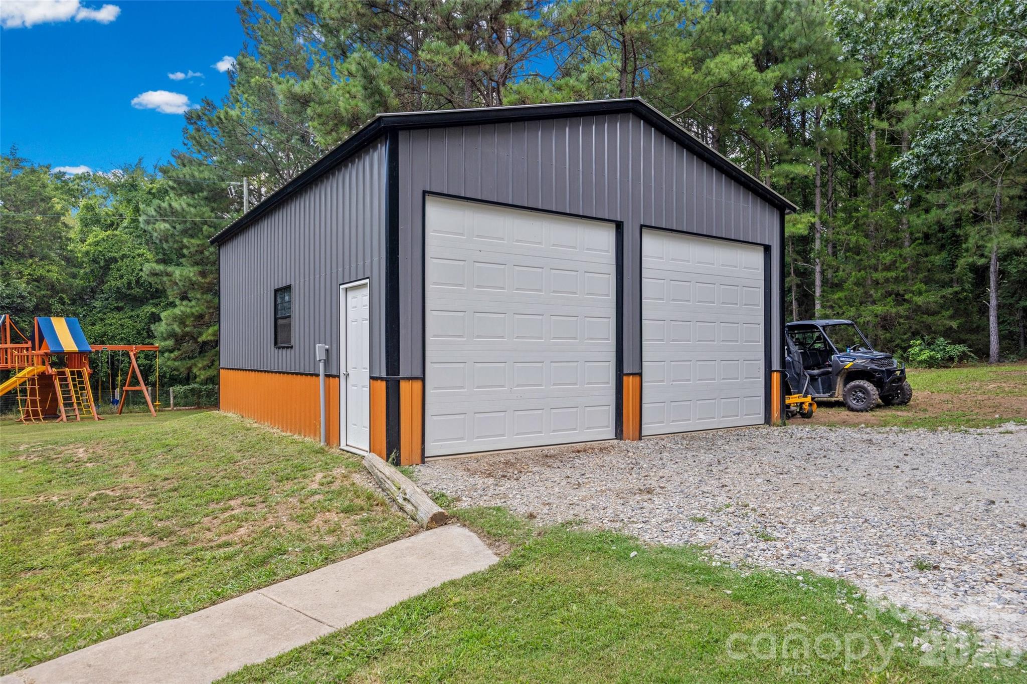 3448 Center Road — Chester