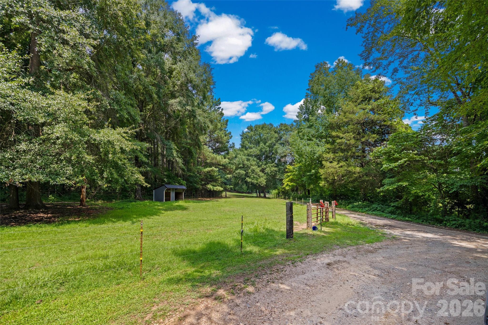 3448 Center Road — Chester
