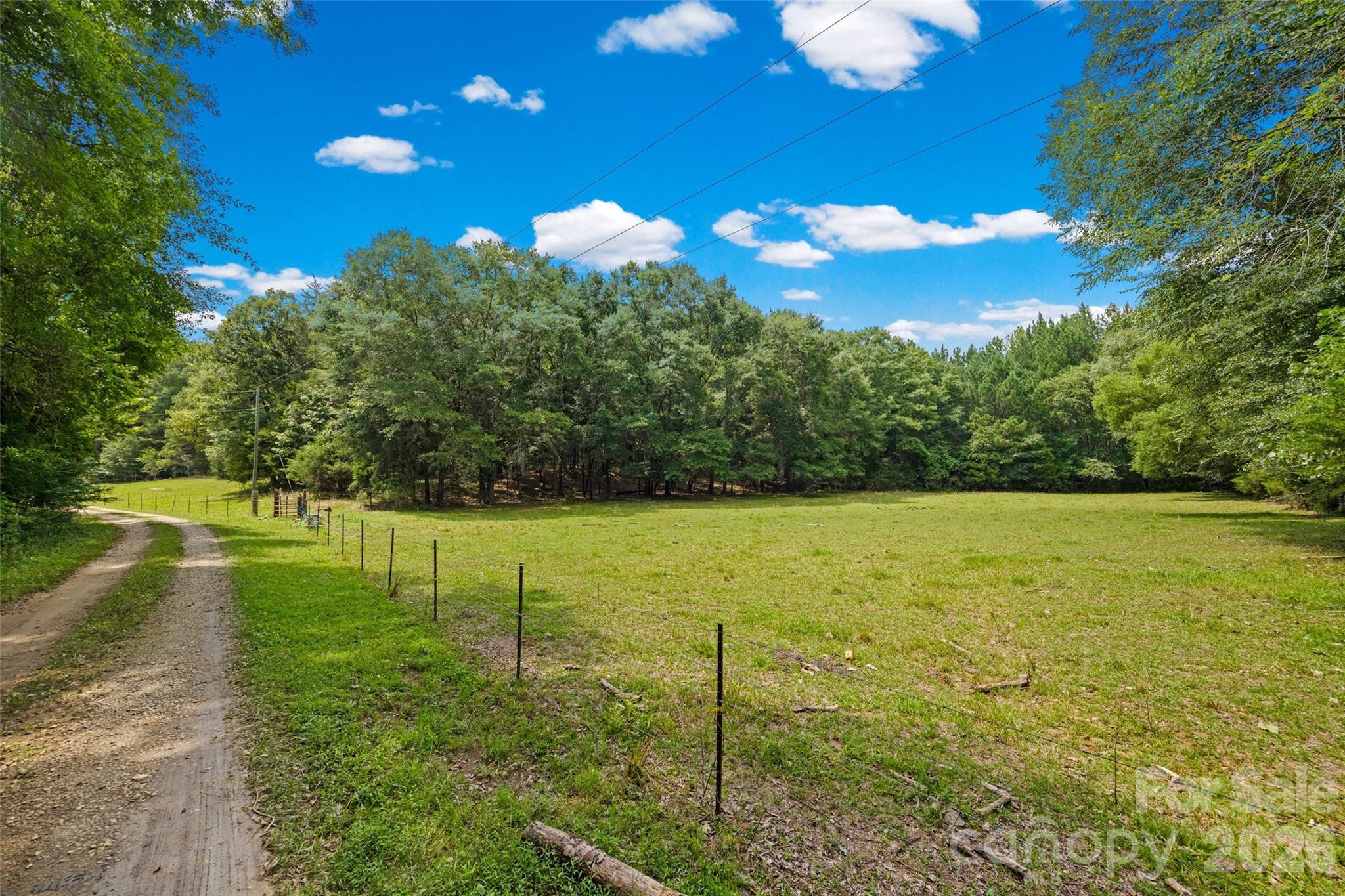3448 Center Road — Chester
