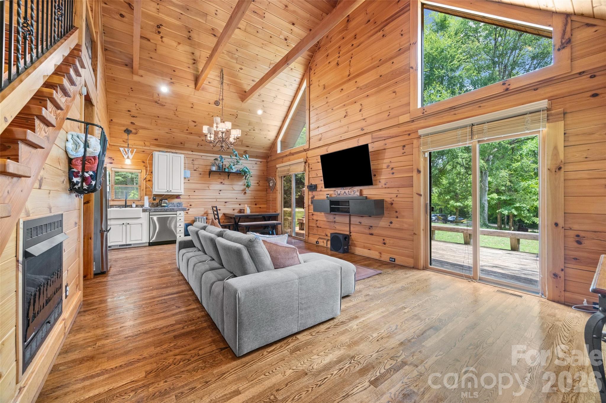 3448 Center Road — Chester