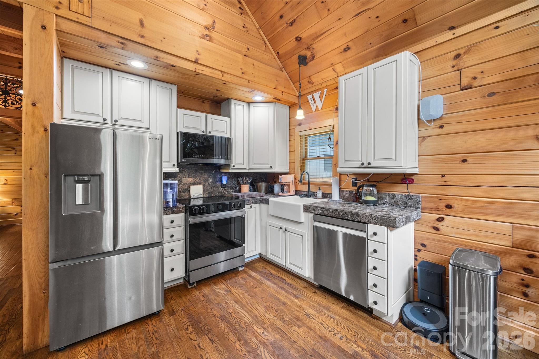 3448 Center Road — Chester