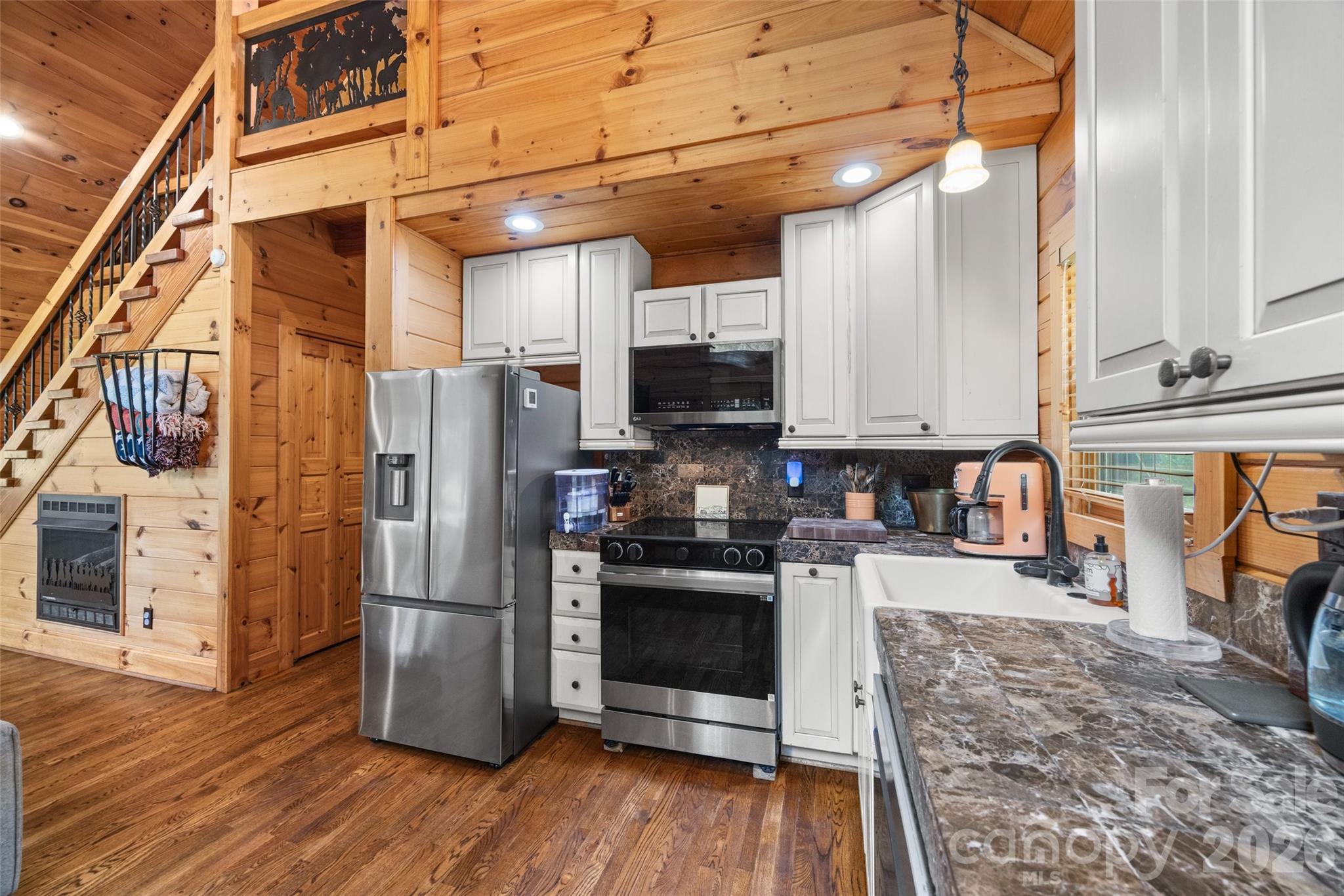 3448 Center Road — Chester