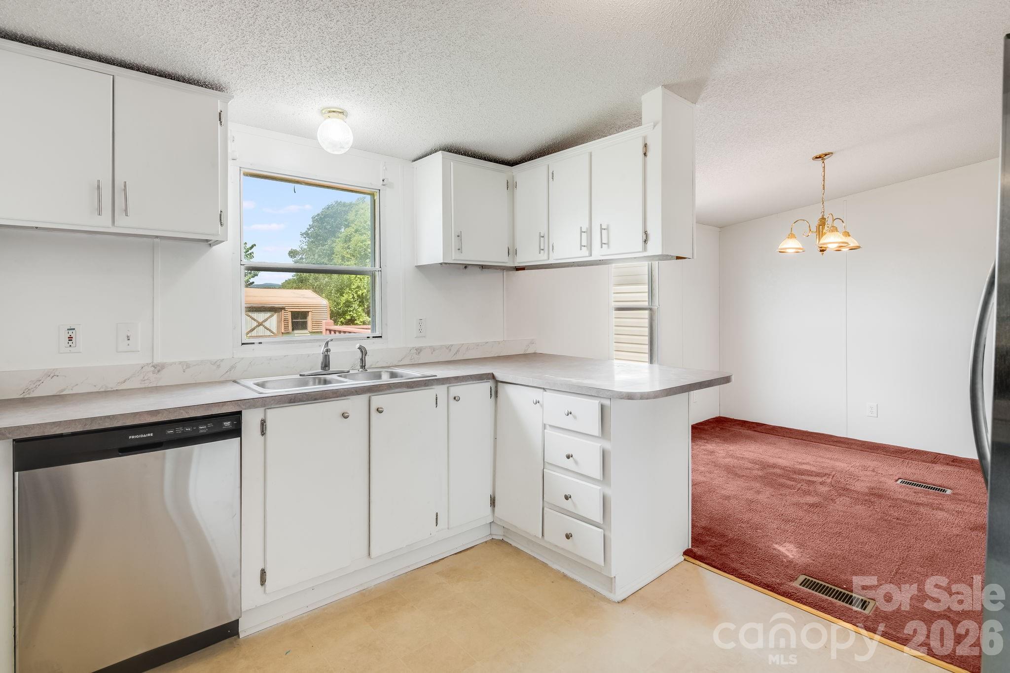 505 Crescent Way — Horse Shoe