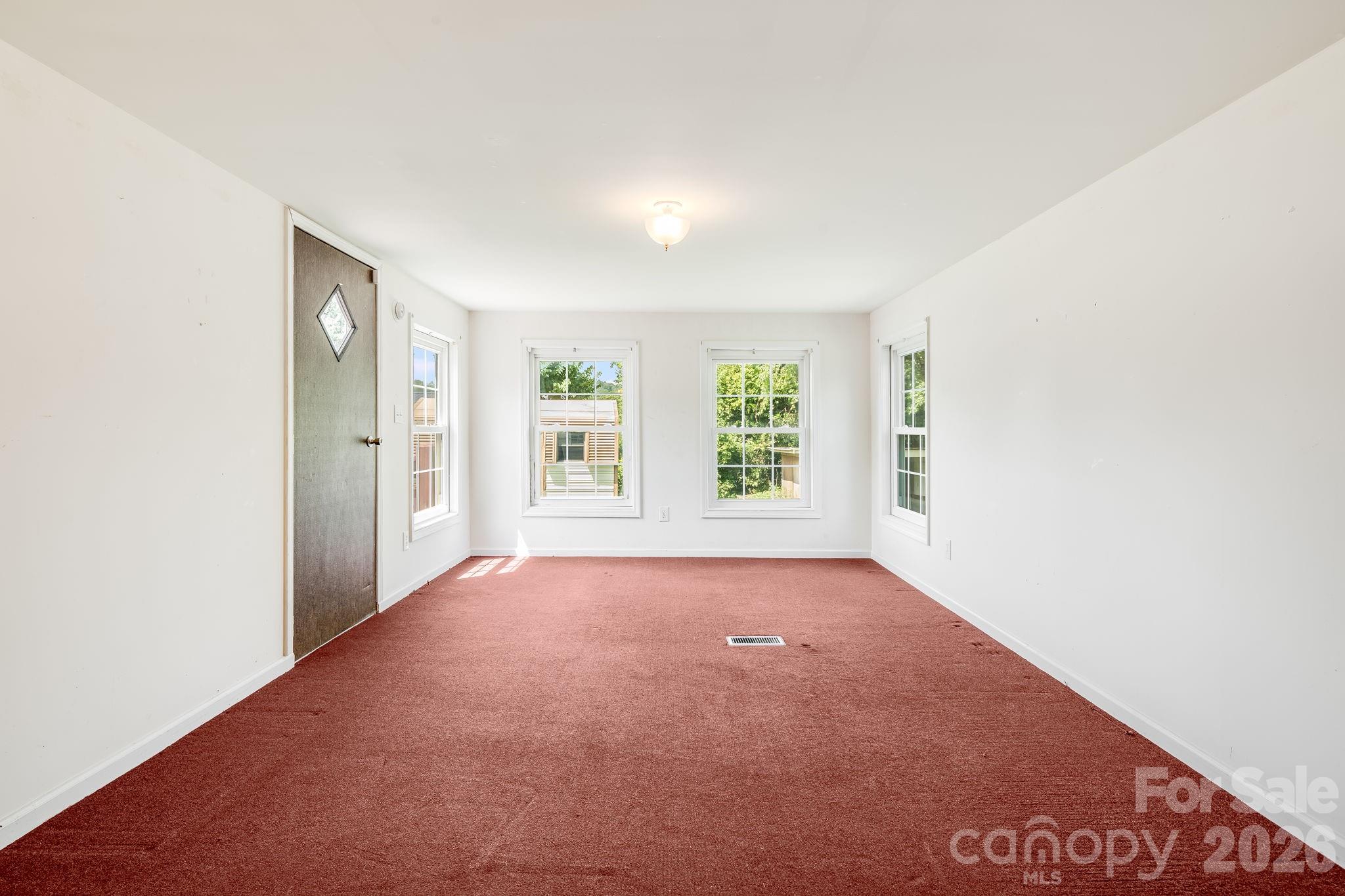505 Crescent Way — Horse Shoe