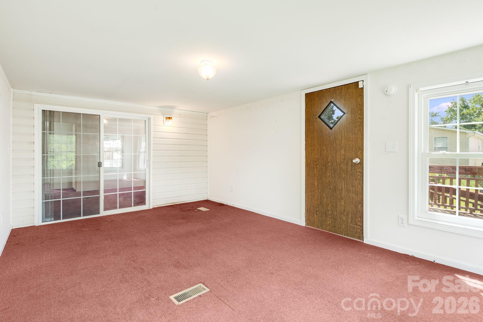 505 Crescent Way — Horse Shoe