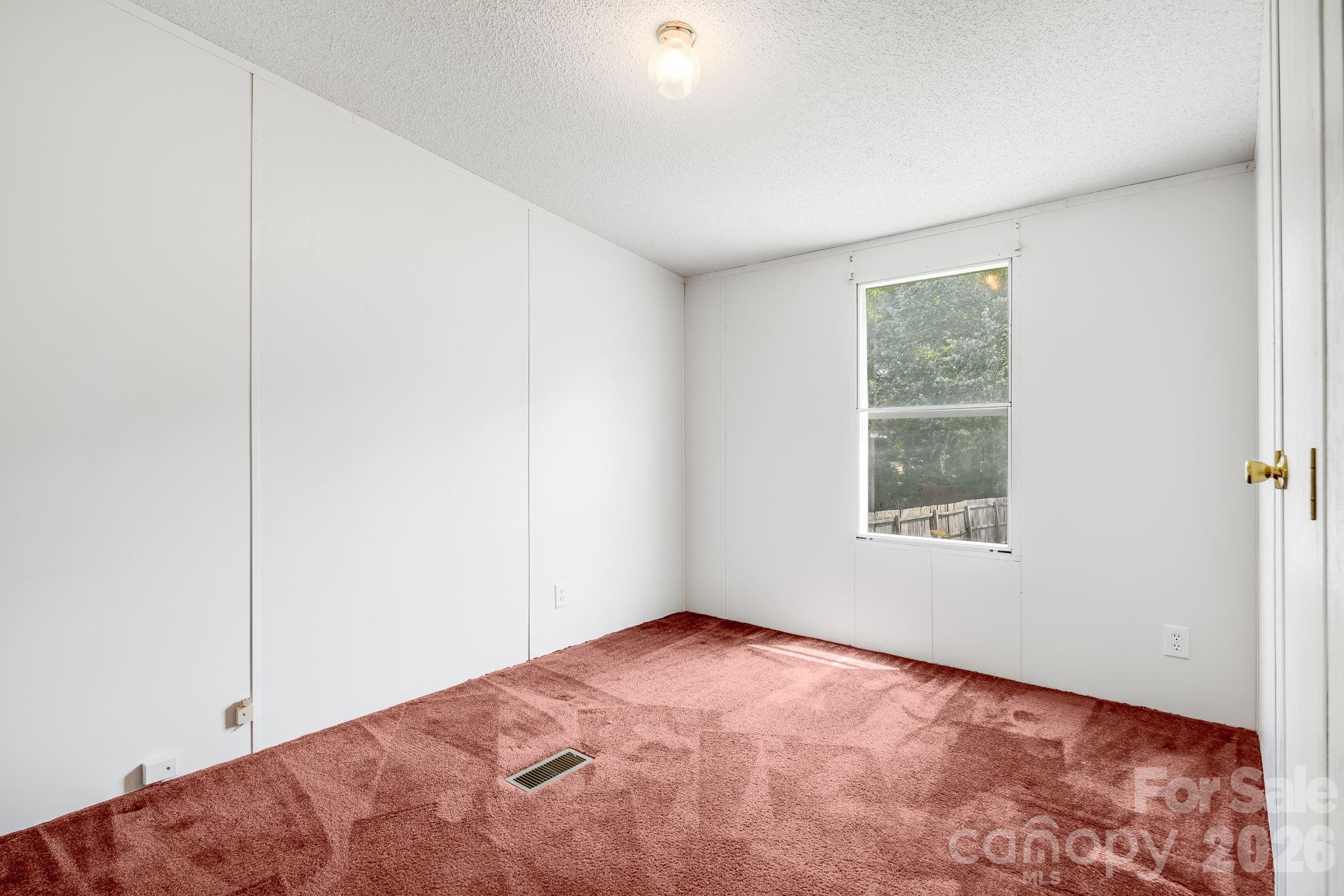 505 Crescent Way — Horse Shoe