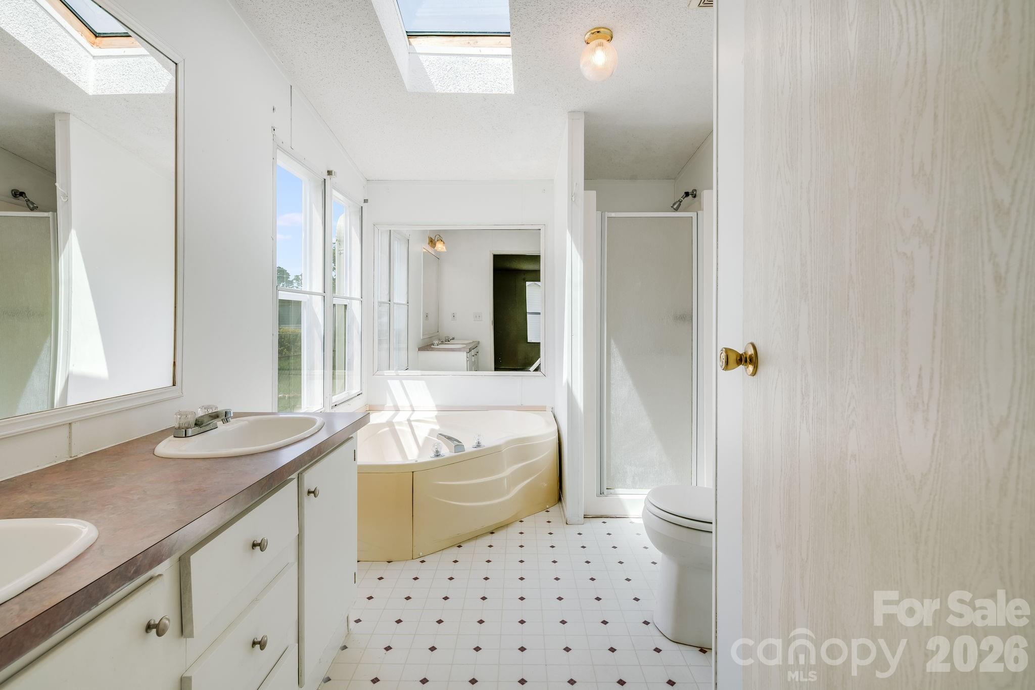 505 Crescent Way — Horse Shoe