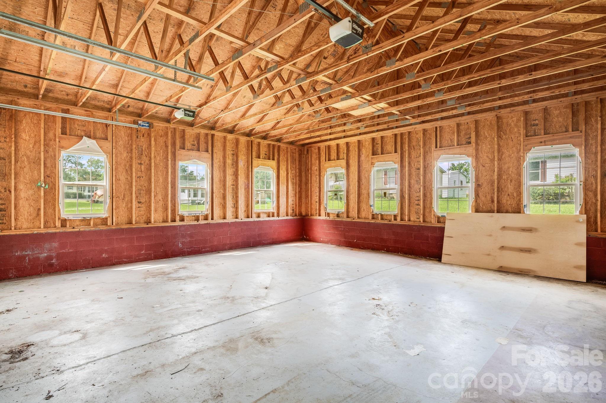 505 Crescent Way — Horse Shoe