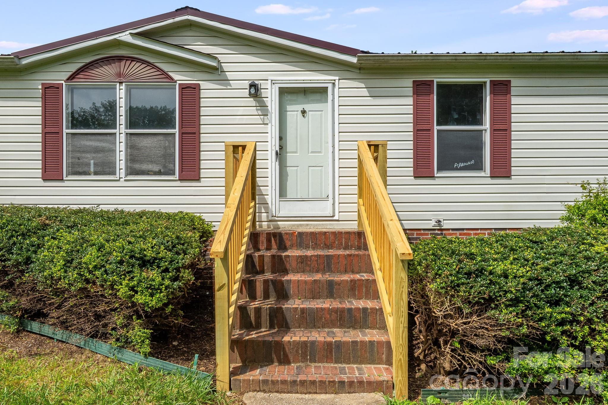 505 Crescent Way — Horse Shoe