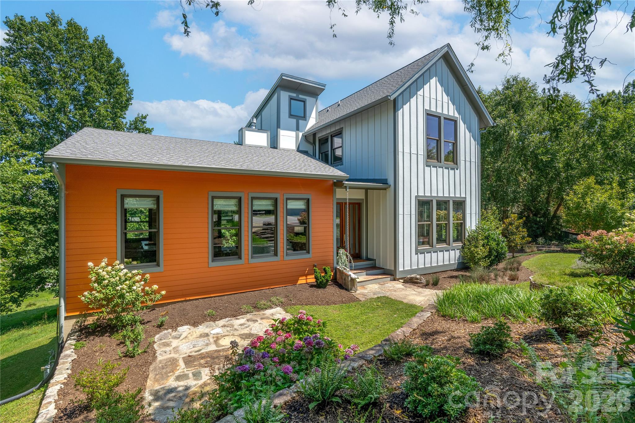 31 Grey River Run — Woodfin