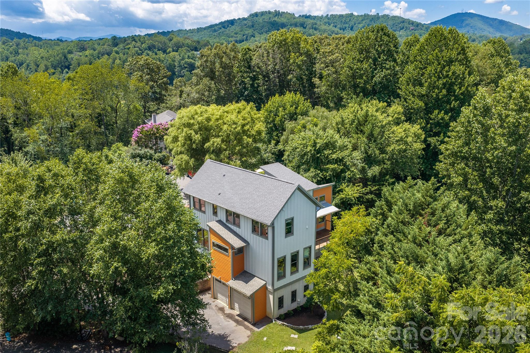 31 Grey River Run — Woodfin