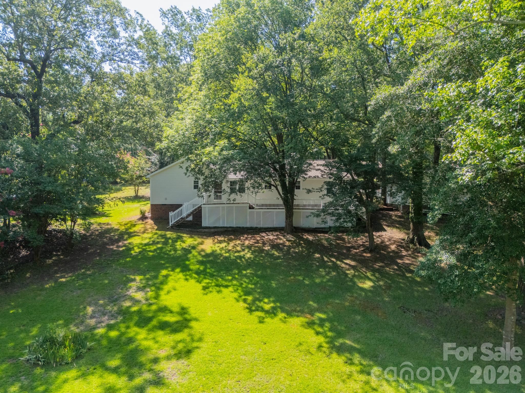1077 E Shore Drive — Lancaster