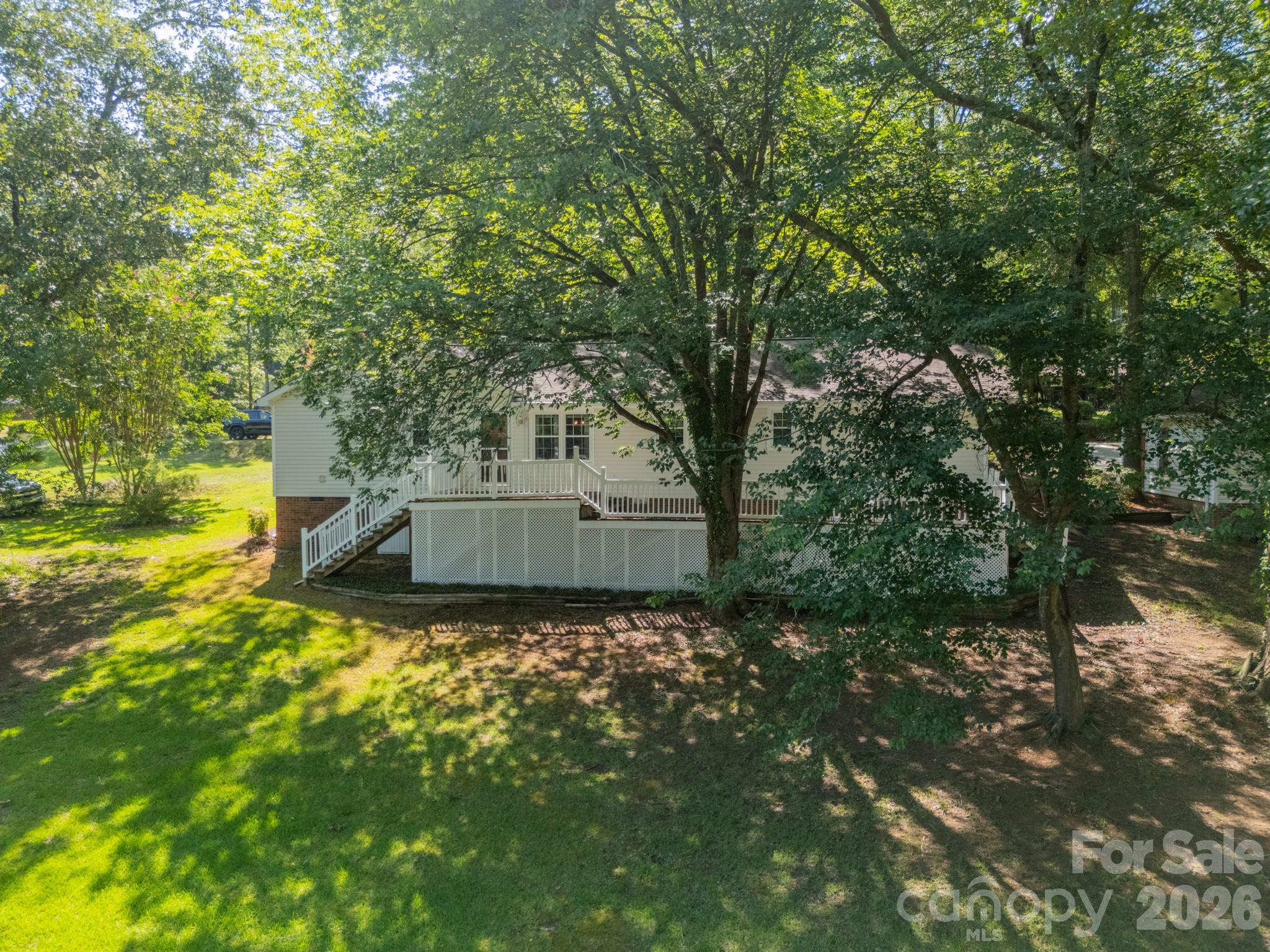 1077 E Shore Drive — Lancaster