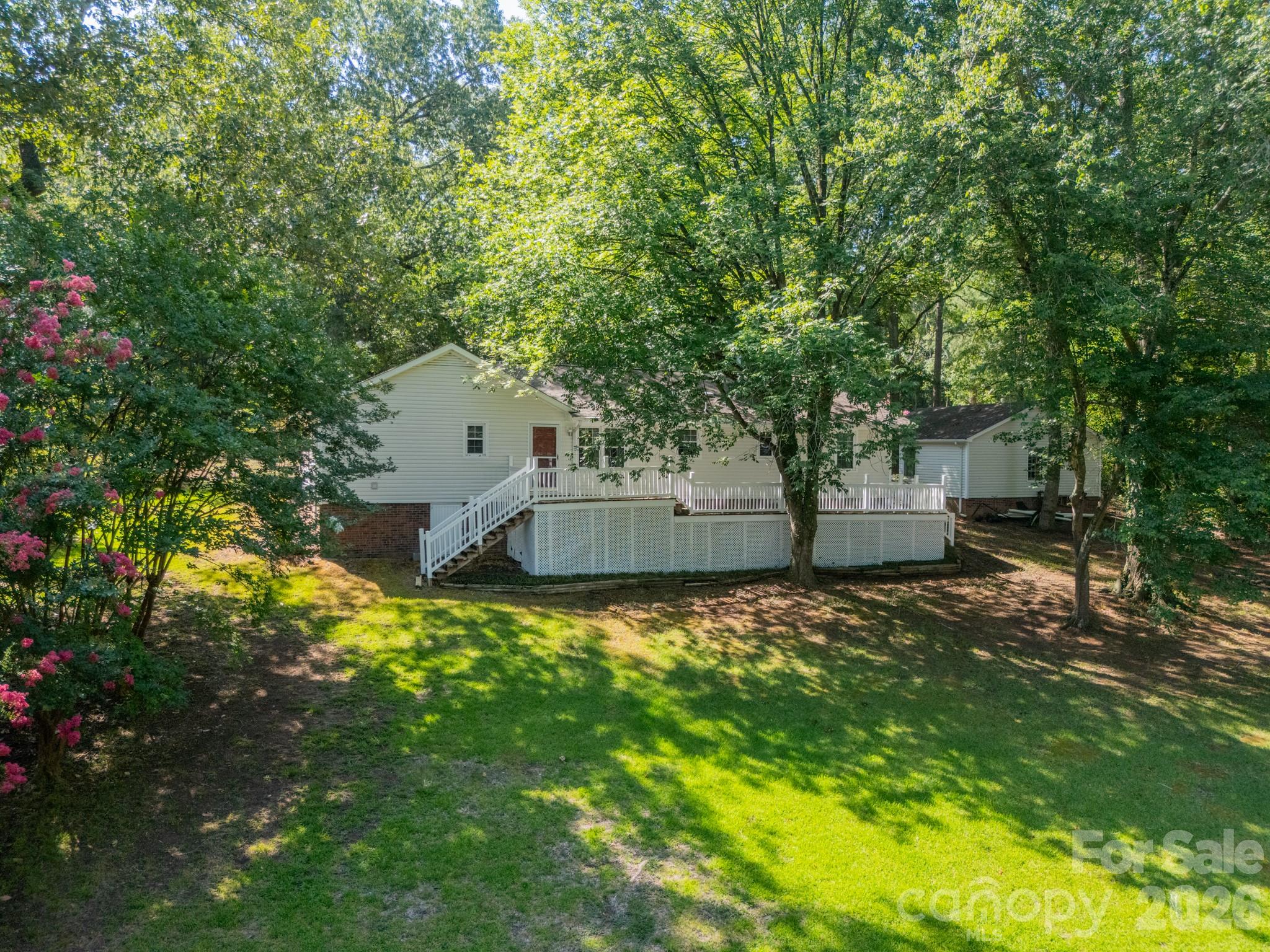 1077 E Shore Drive — Lancaster