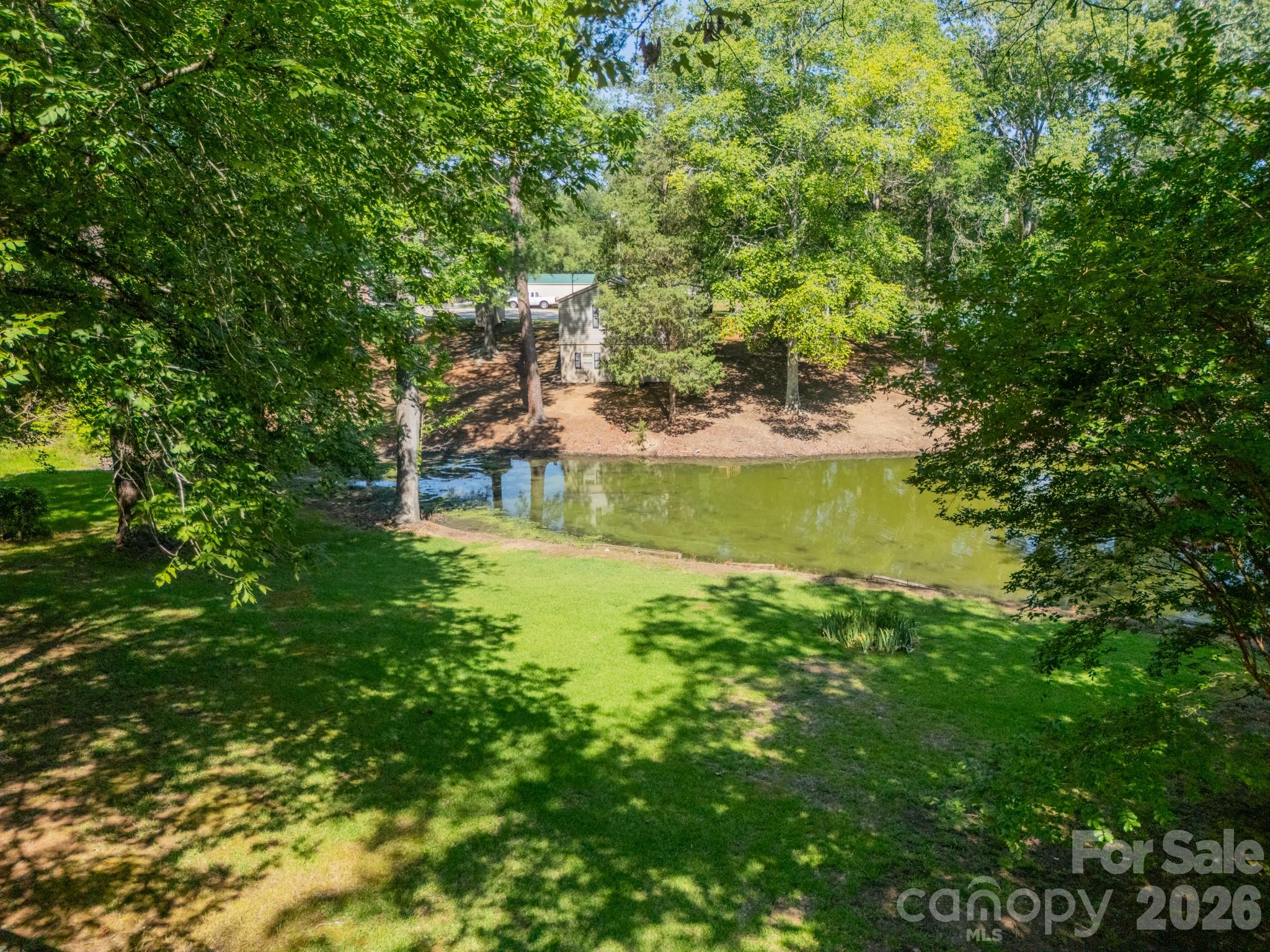 1077 E Shore Drive — Lancaster
