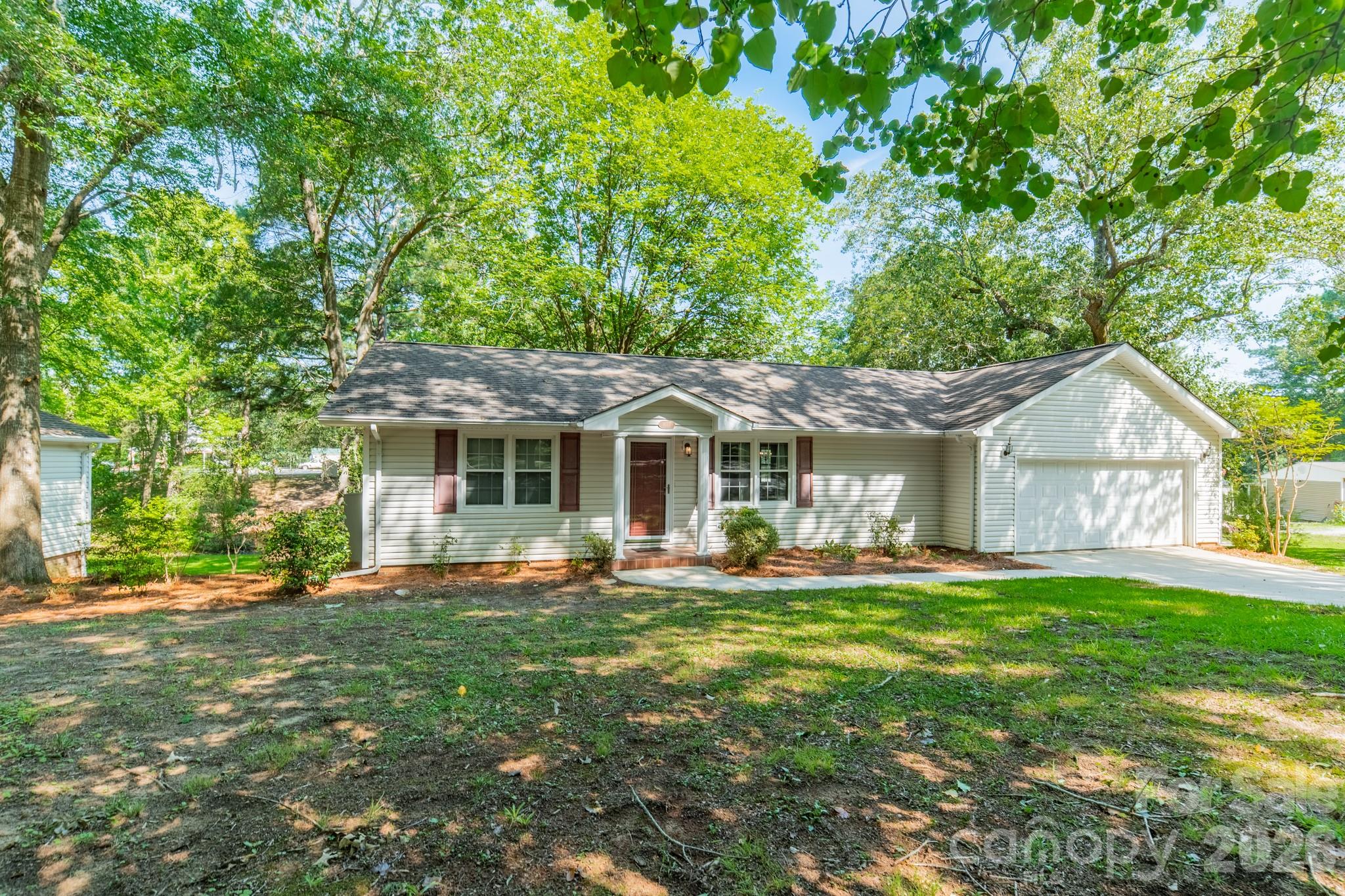 1077 E Shore Drive — Lancaster