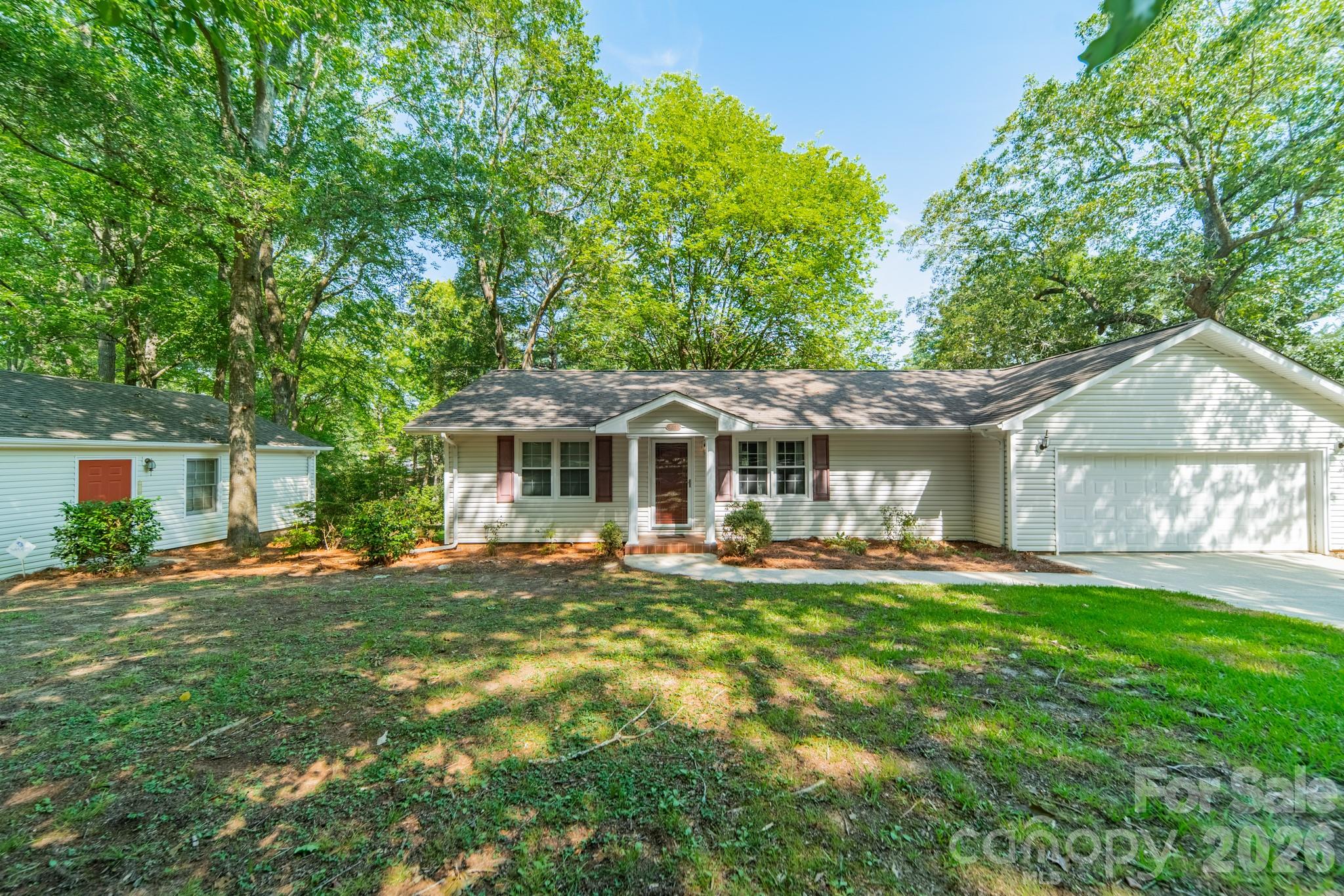 1077 E Shore Drive — Lancaster
