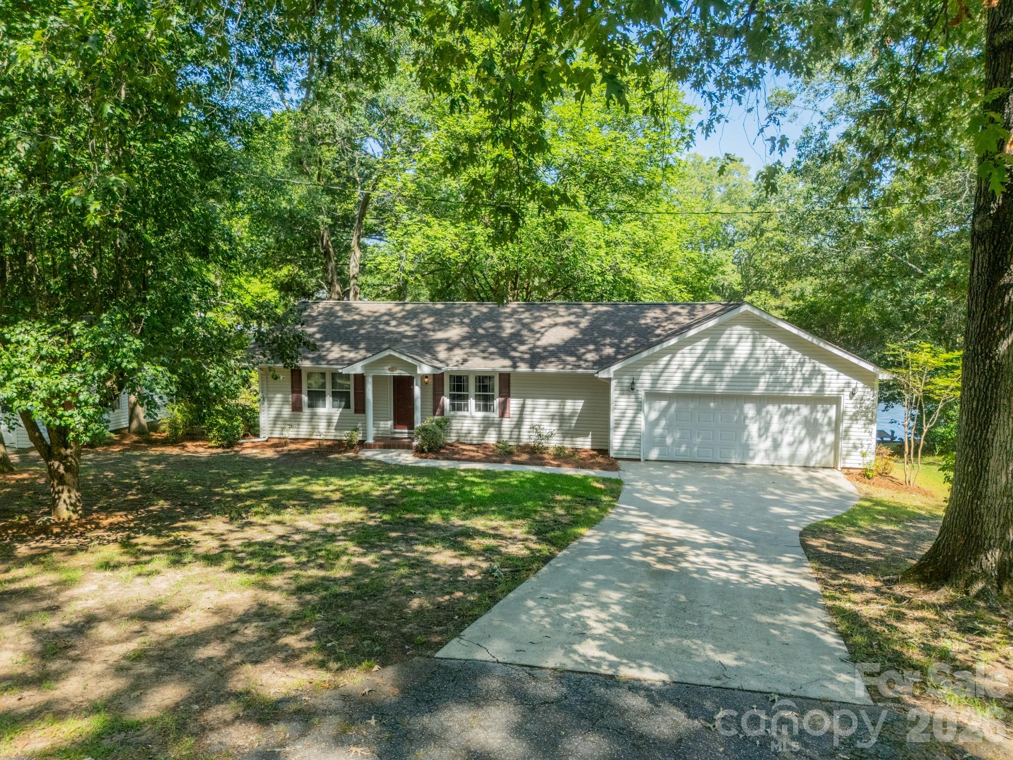 1077 E Shore Drive — Lancaster