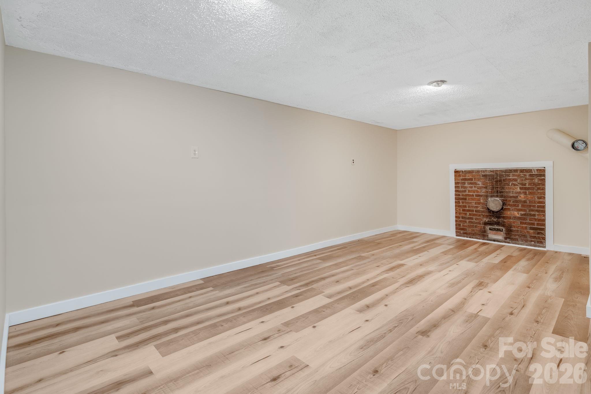 4 Brad Street — Asheville