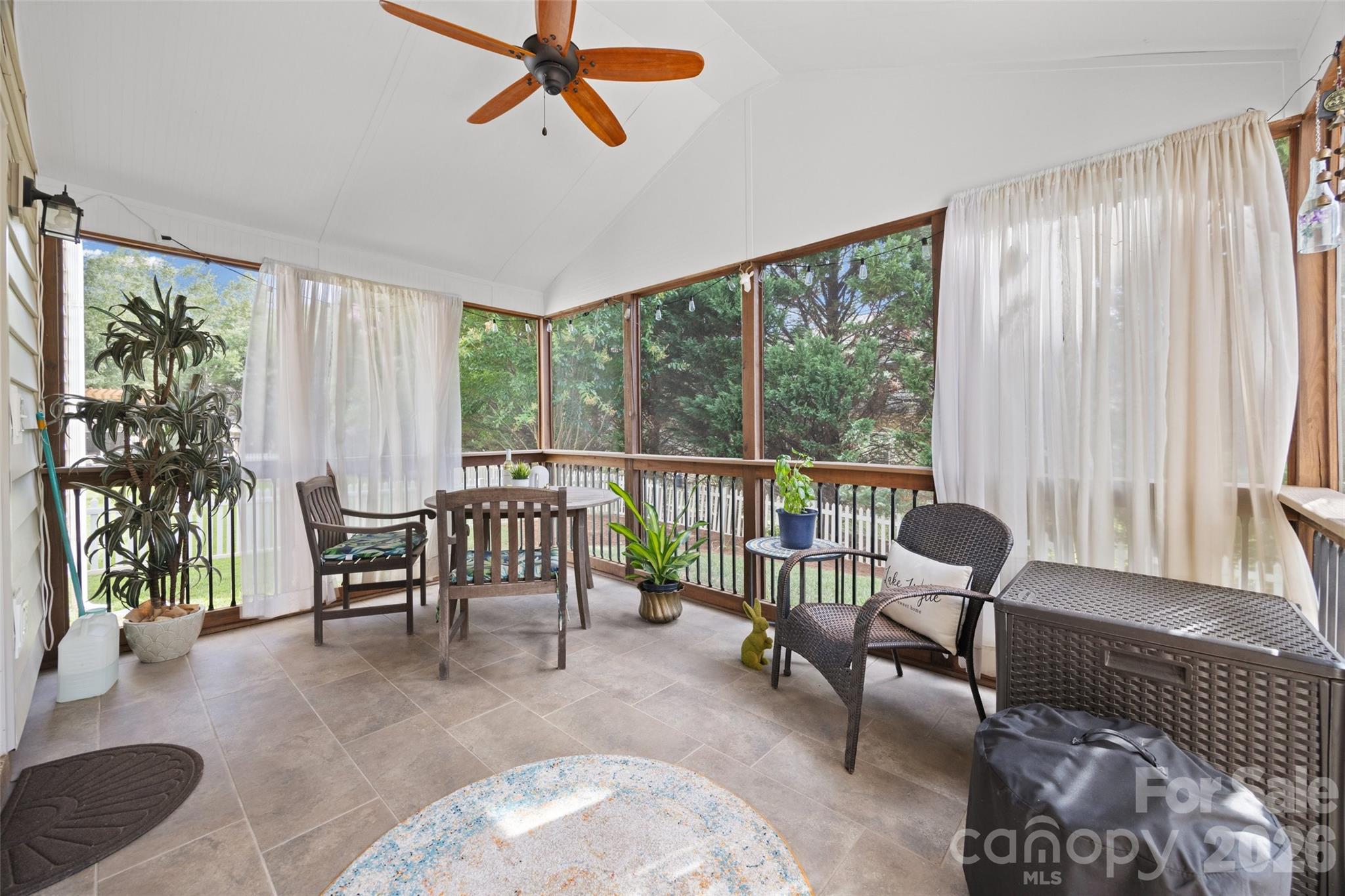 3339 Kingshire Way — Clover