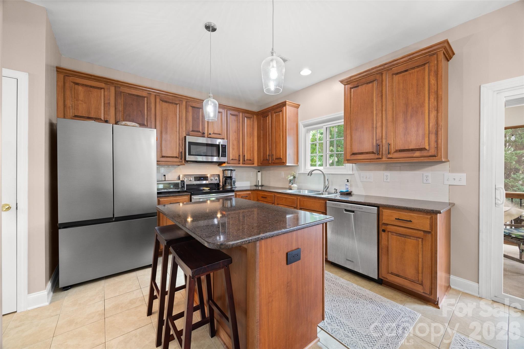 3339 Kingshire Way — Clover