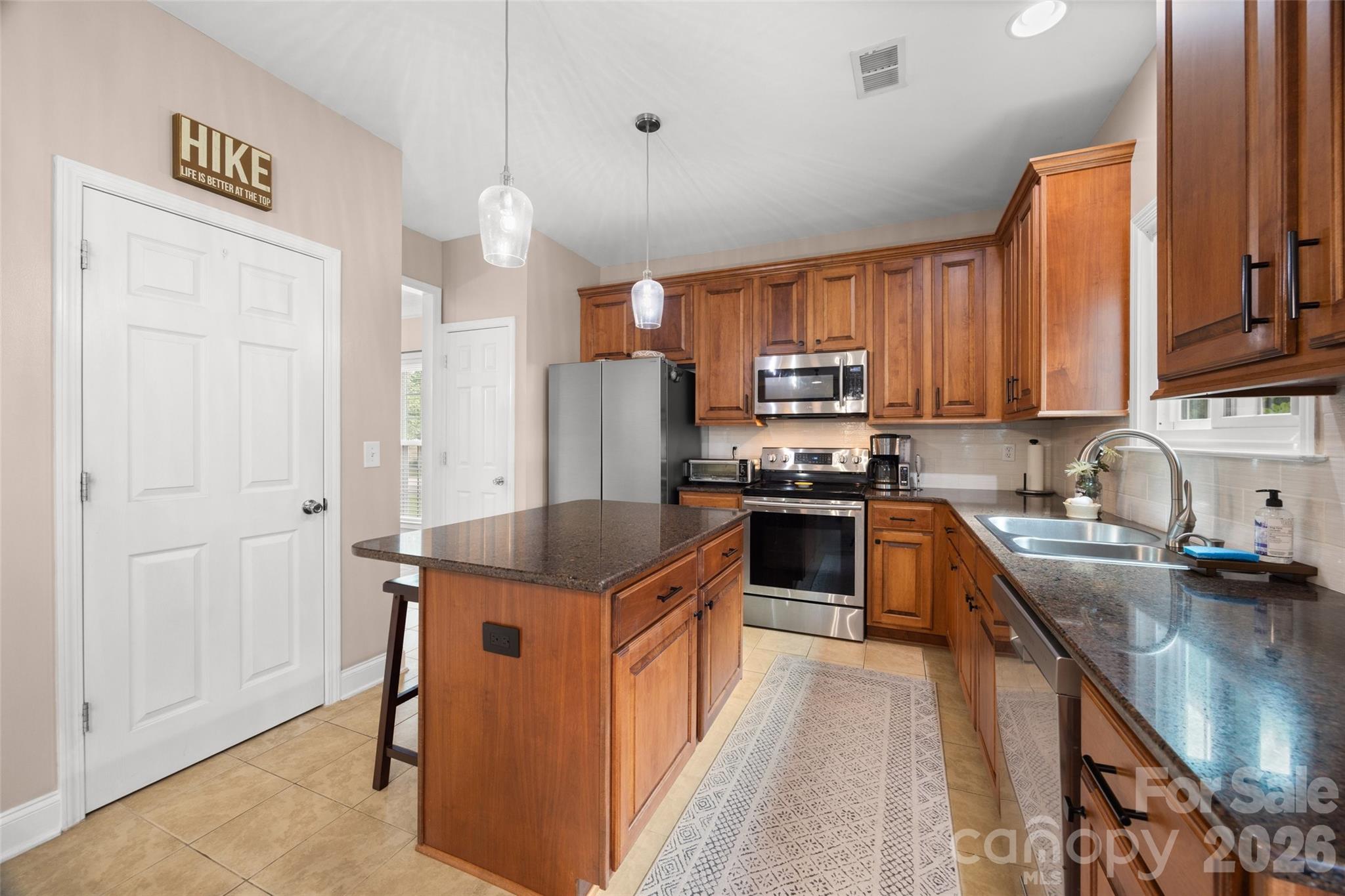 3339 Kingshire Way — Clover