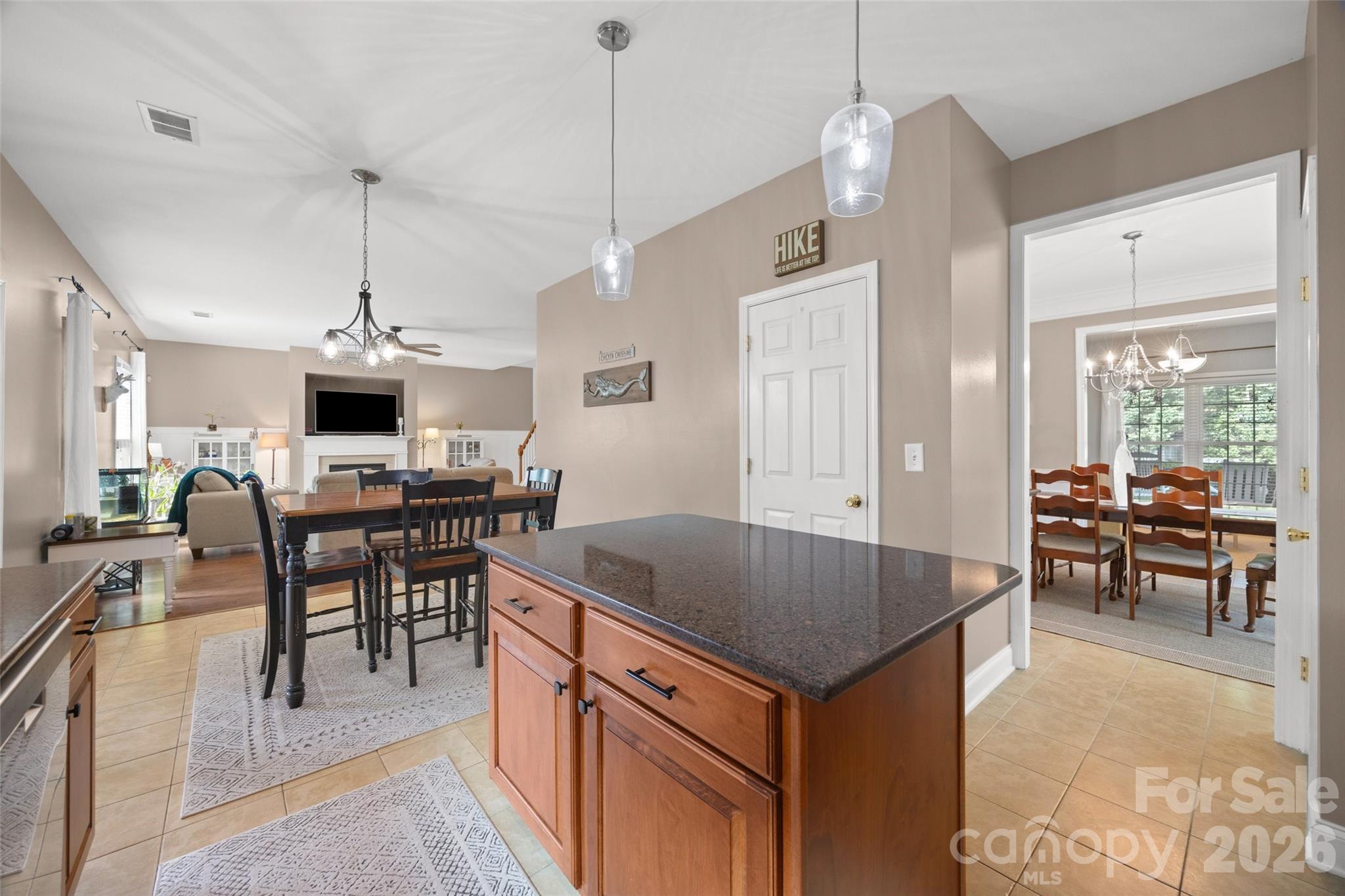 3339 Kingshire Way — Clover