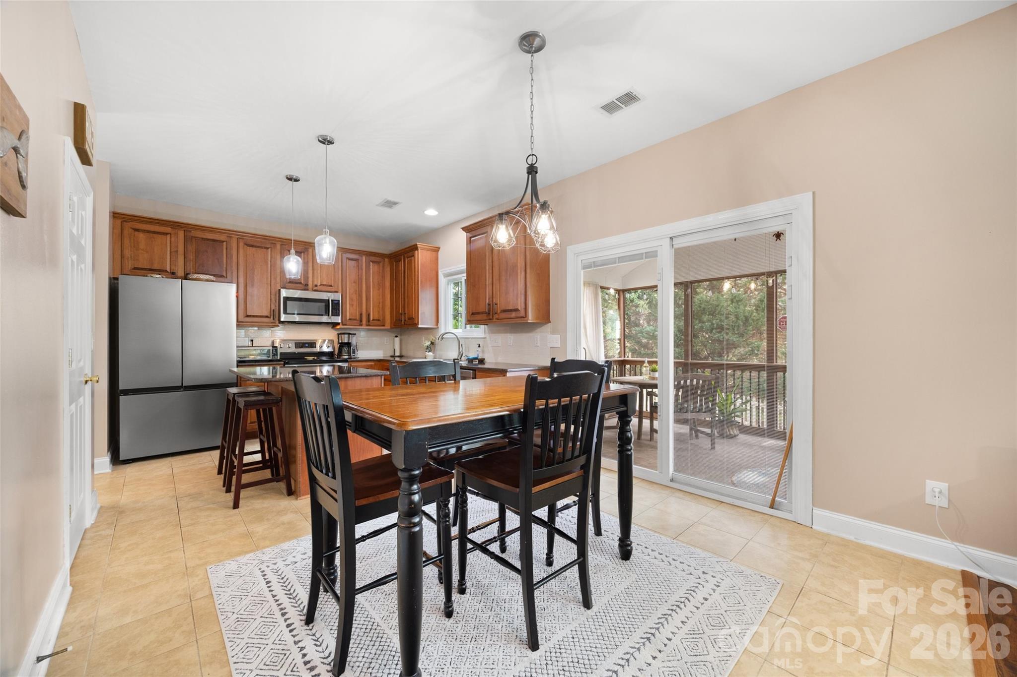 3339 Kingshire Way — Clover