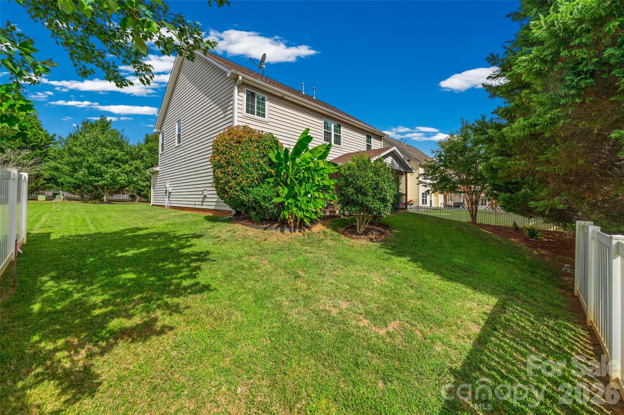 3339 Kingshire Way — Clover