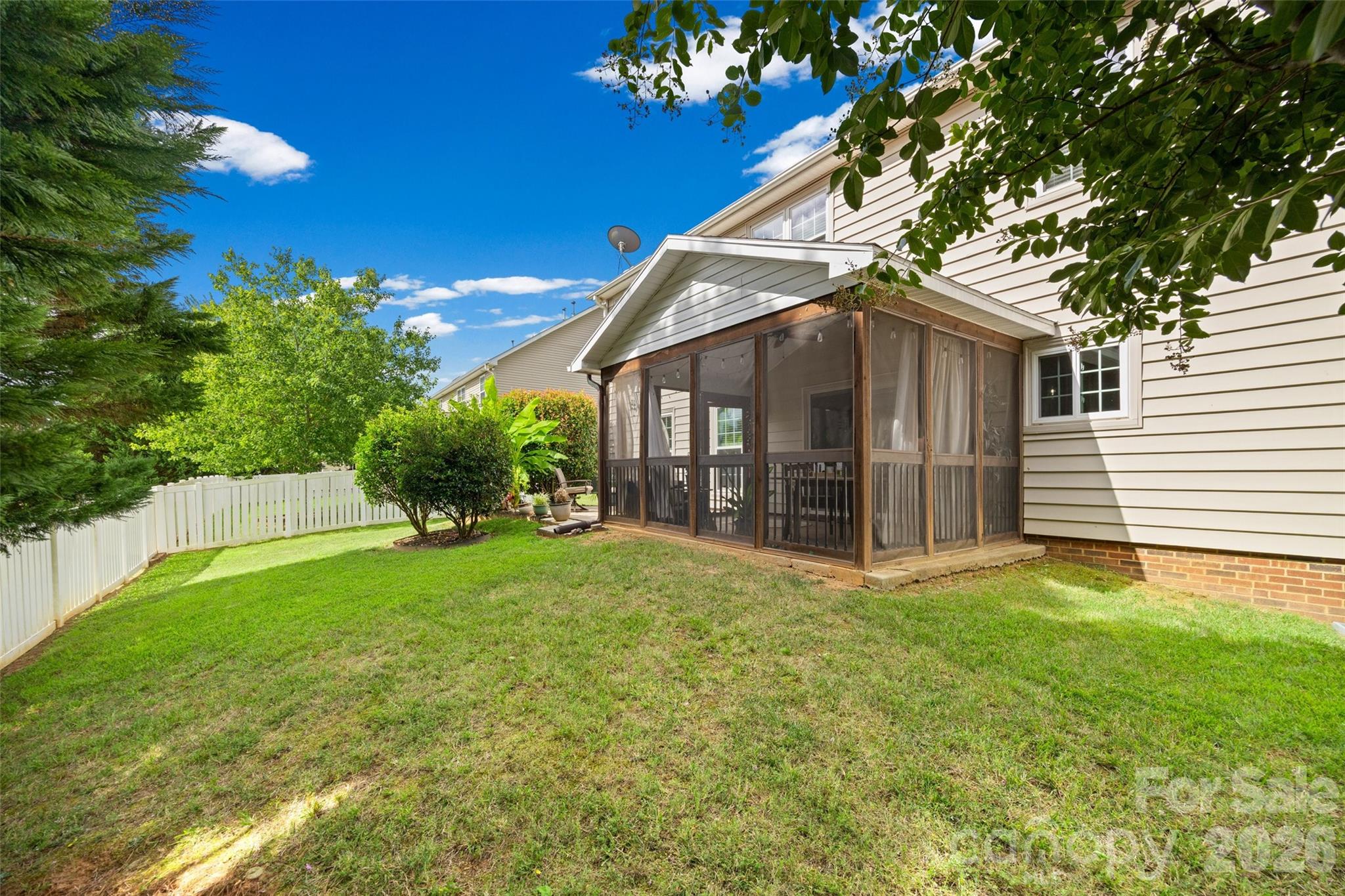 3339 Kingshire Way — Clover