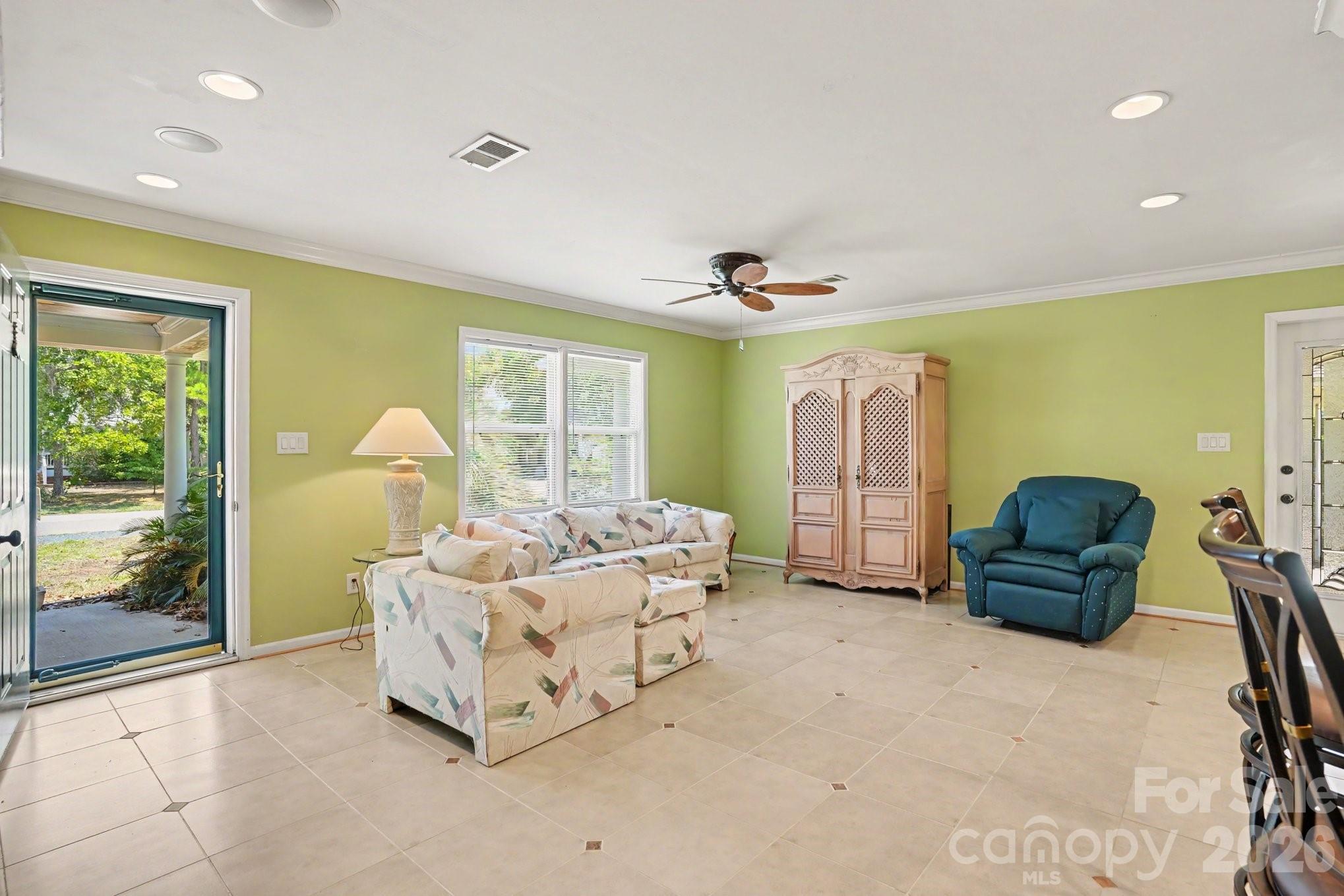 121 NW 1st Street — Oak Island