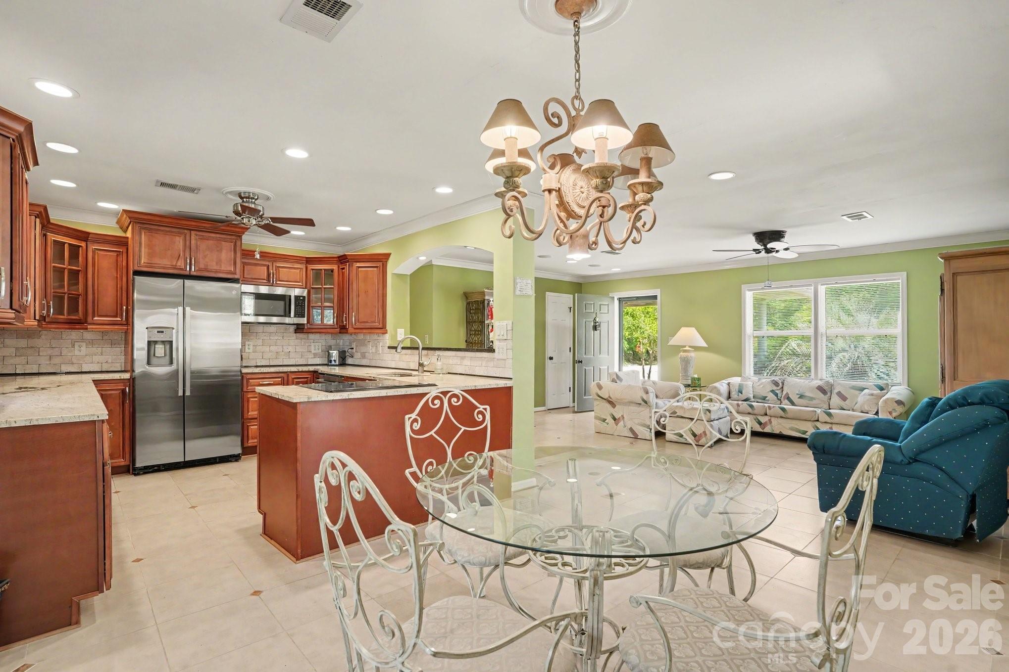 121 NW 1st Street — Oak Island