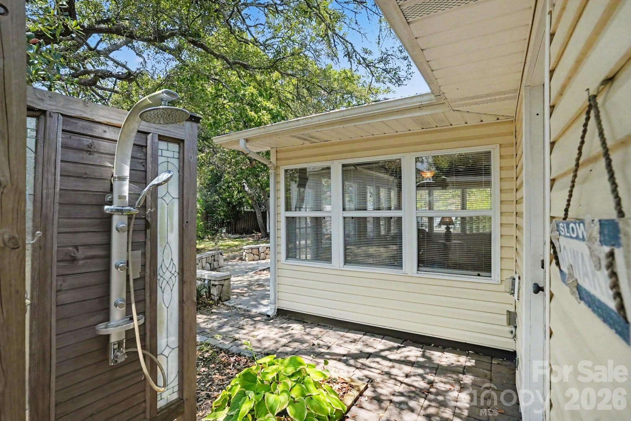 121 NW 1st Street — Oak Island