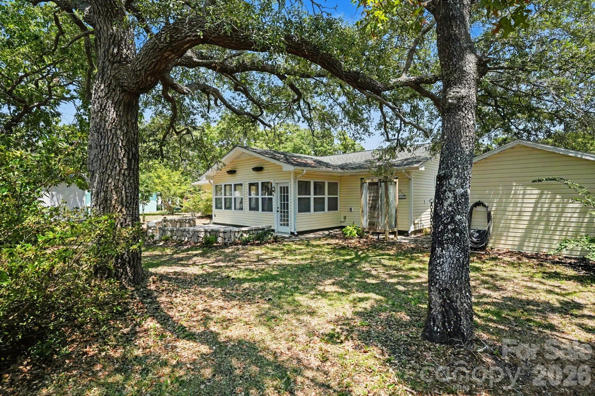 121 NW 1st Street — Oak Island