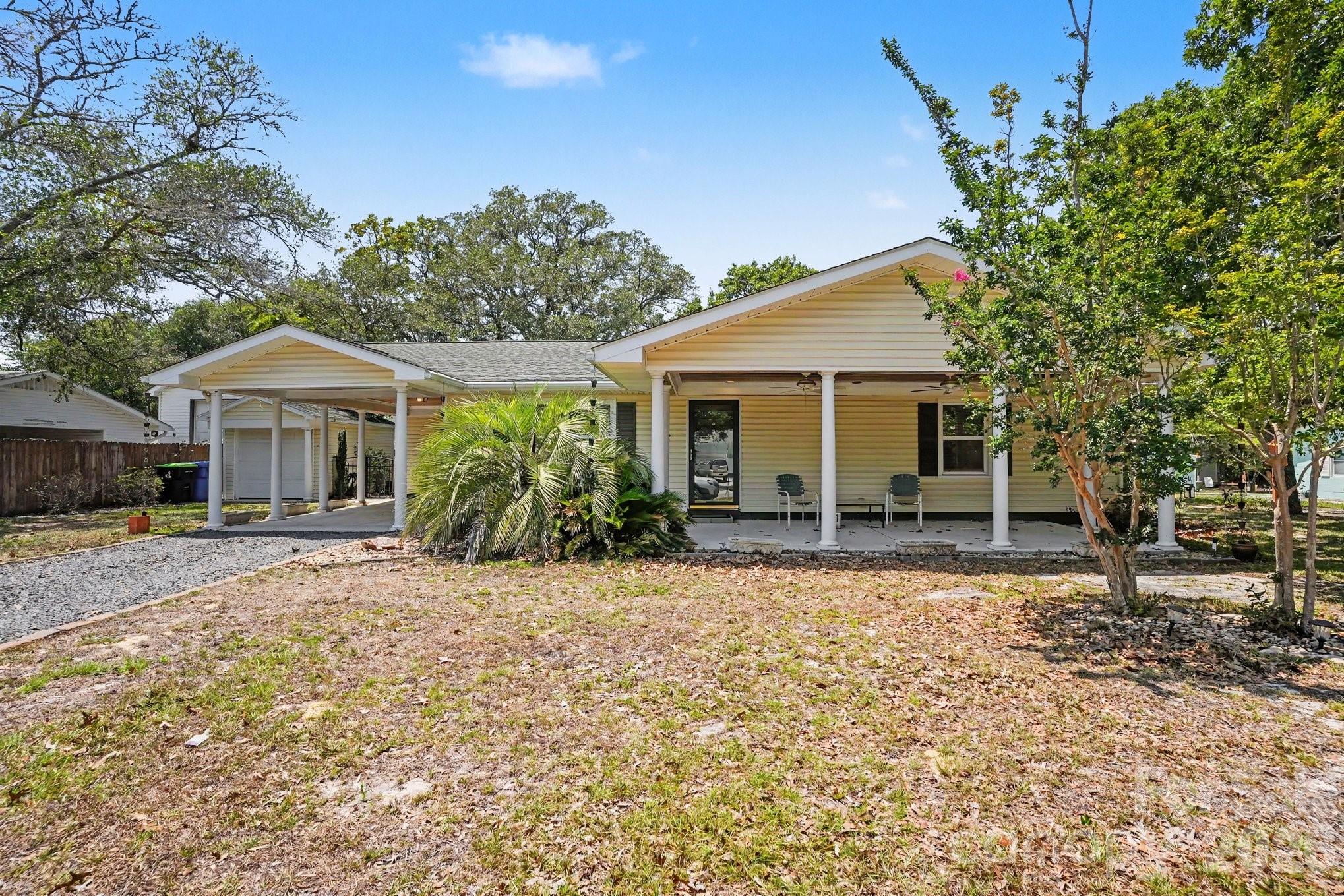121 NW 1st Street — Oak Island