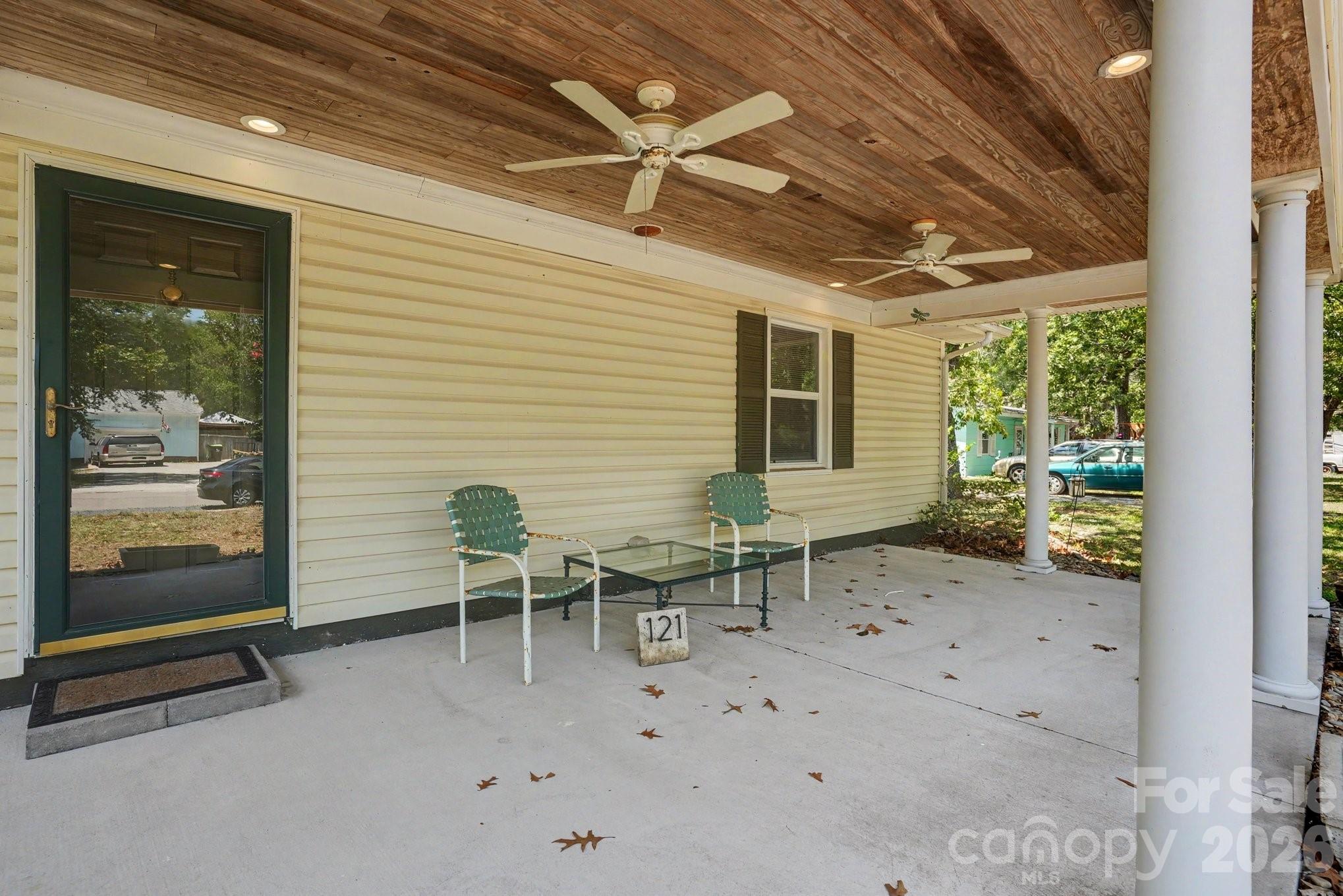121 NW 1st Street — Oak Island