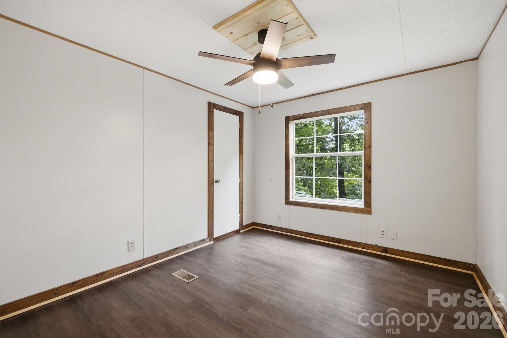 55 Twin Oaks Lane — Spruce Pine