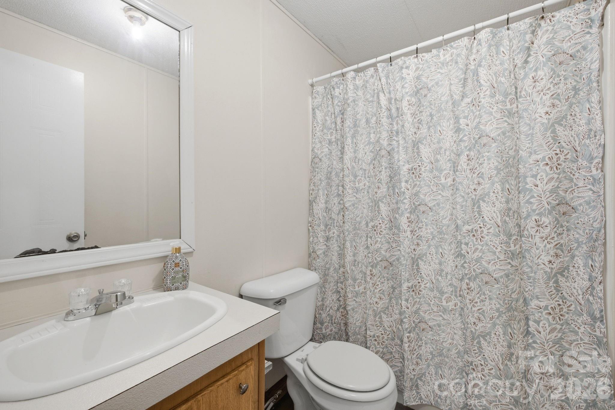 55 Twin Oaks Lane — Spruce Pine