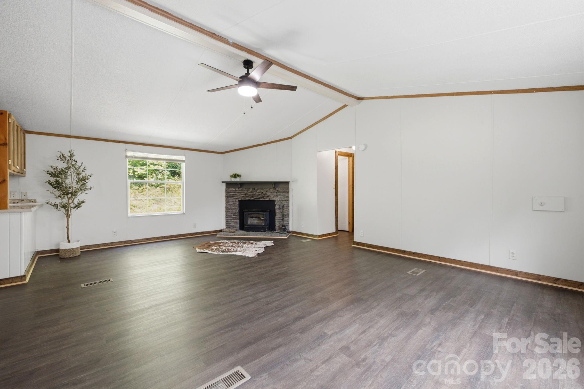 55 Twin Oaks Lane — Spruce Pine