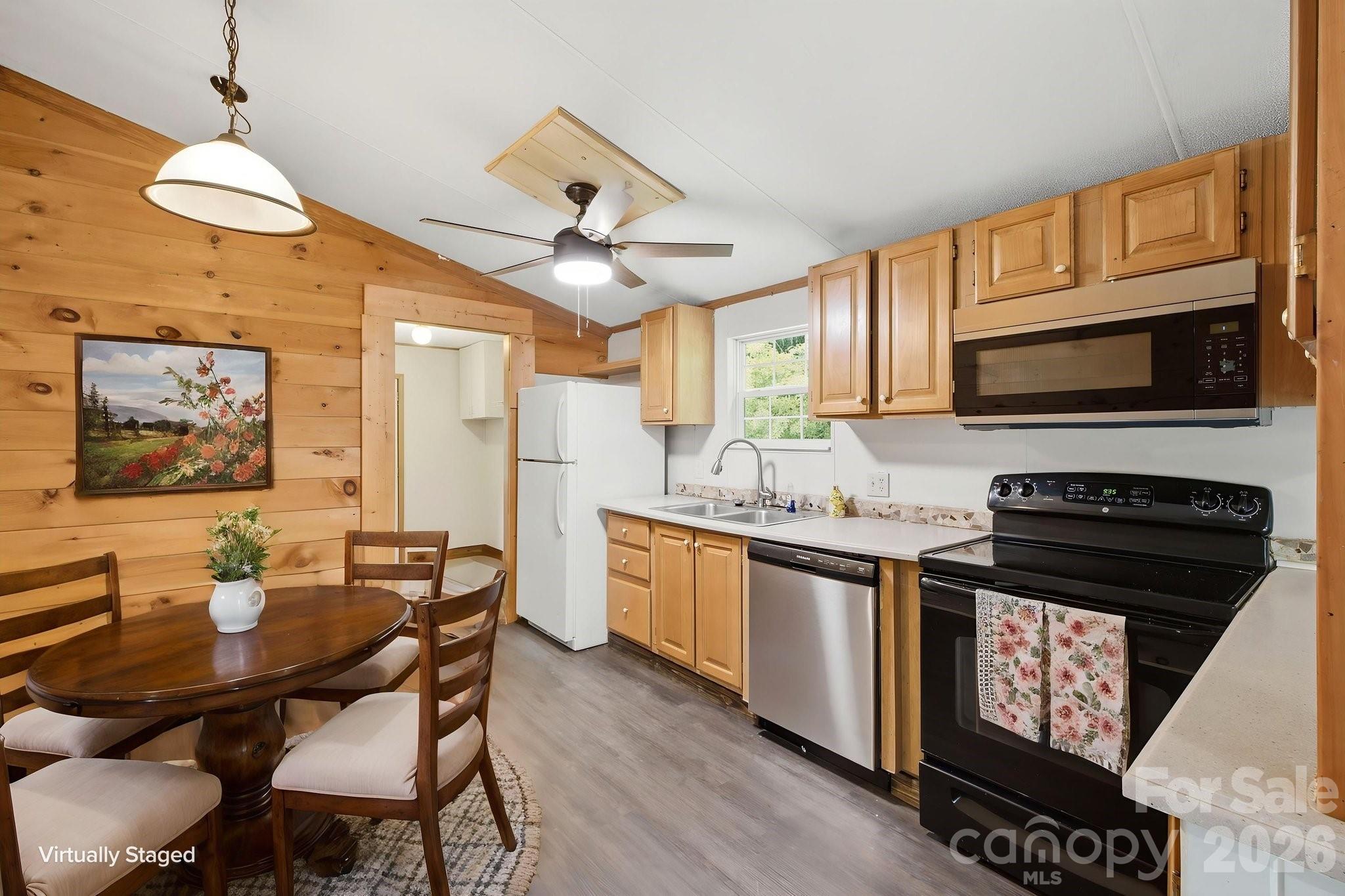 55 Twin Oaks Lane — Spruce Pine
