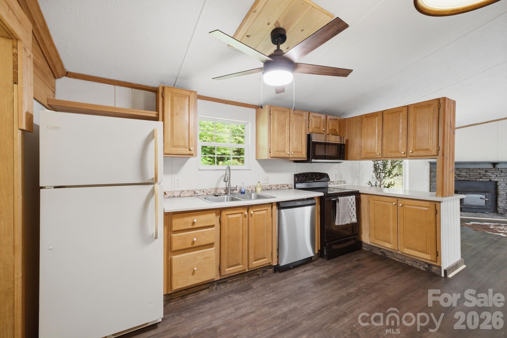 55 Twin Oaks Lane — Spruce Pine