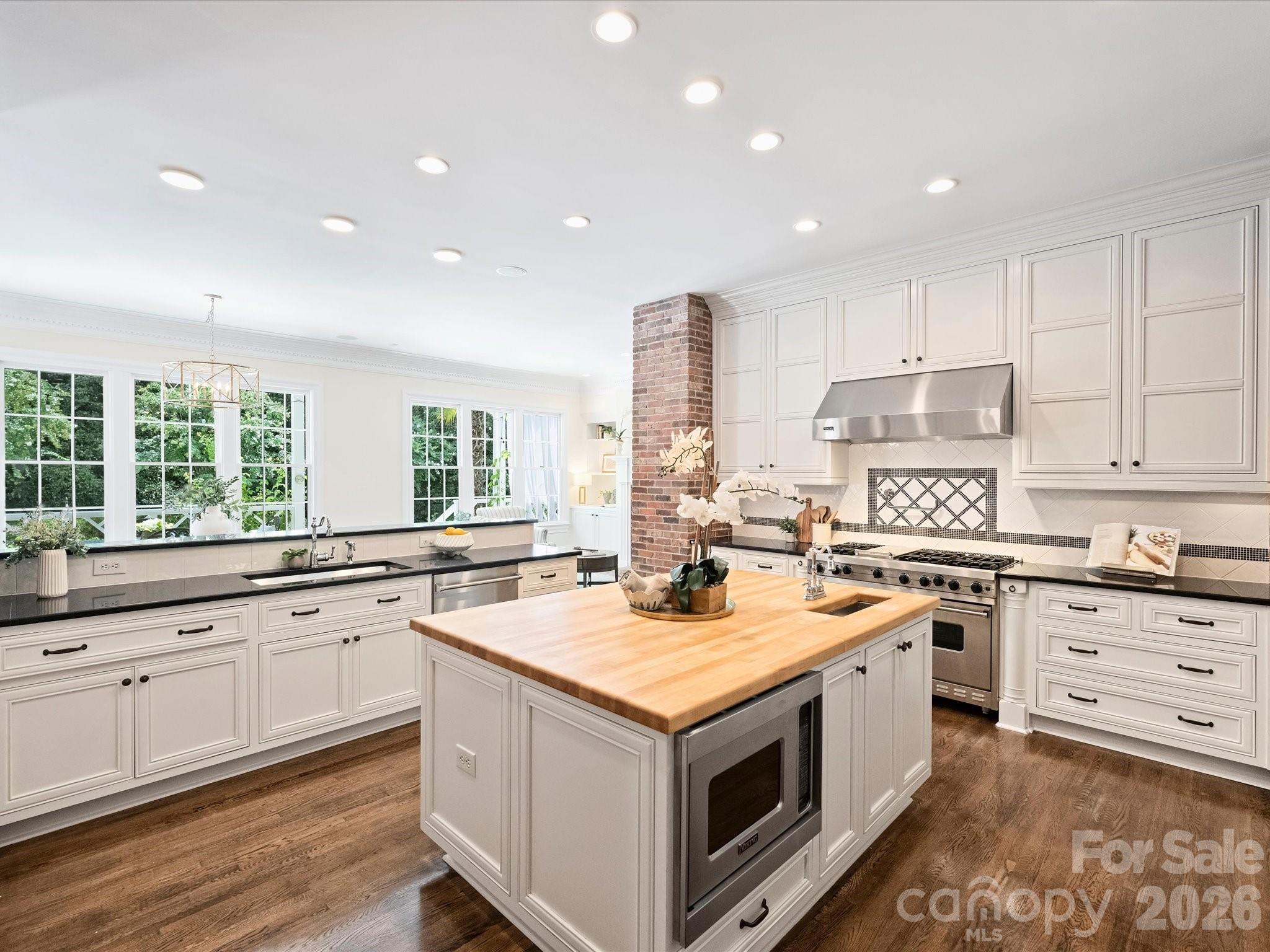 9146 Heydon Hall Circle — Charlotte