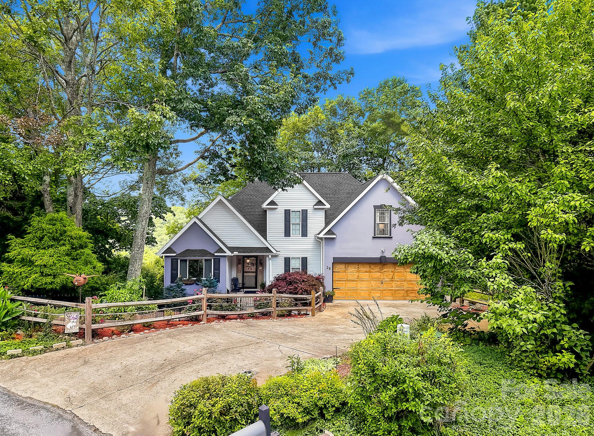28 Secretariat Drive — Hendersonville