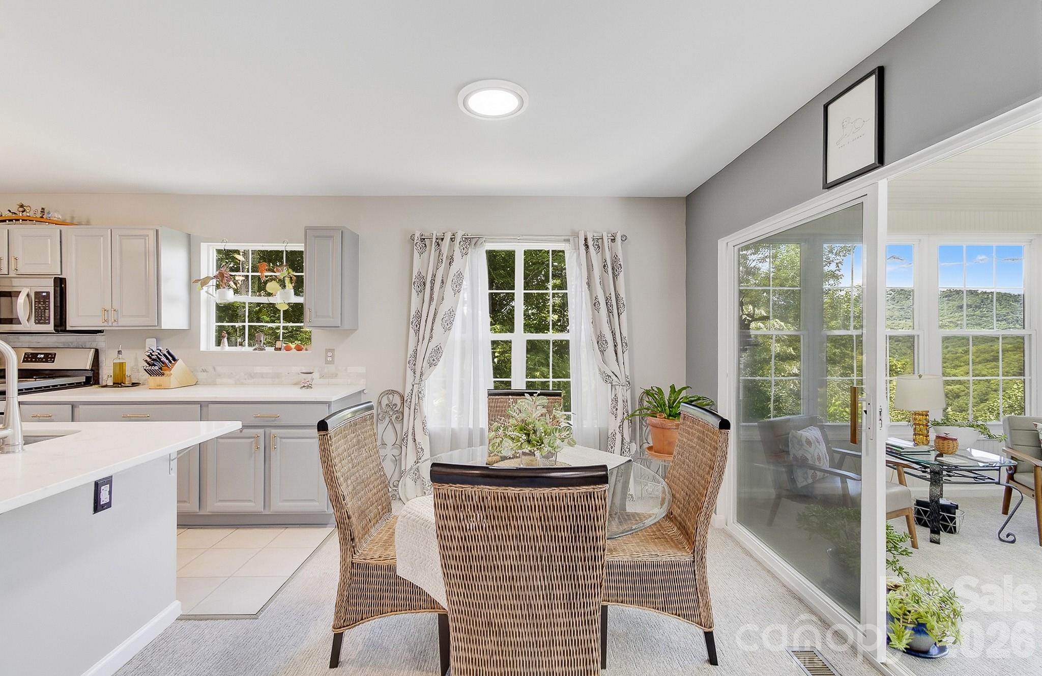 28 Secretariat Drive — Hendersonville
