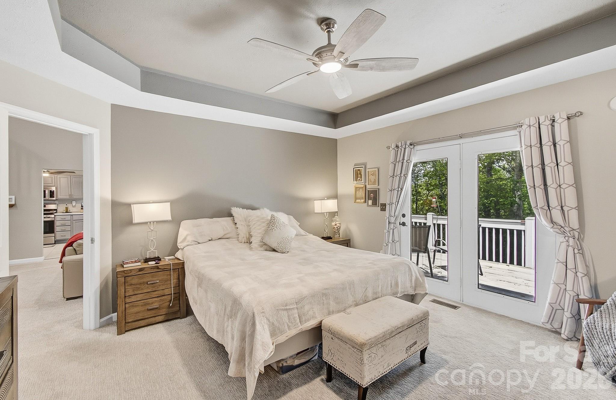 28 Secretariat Drive — Hendersonville