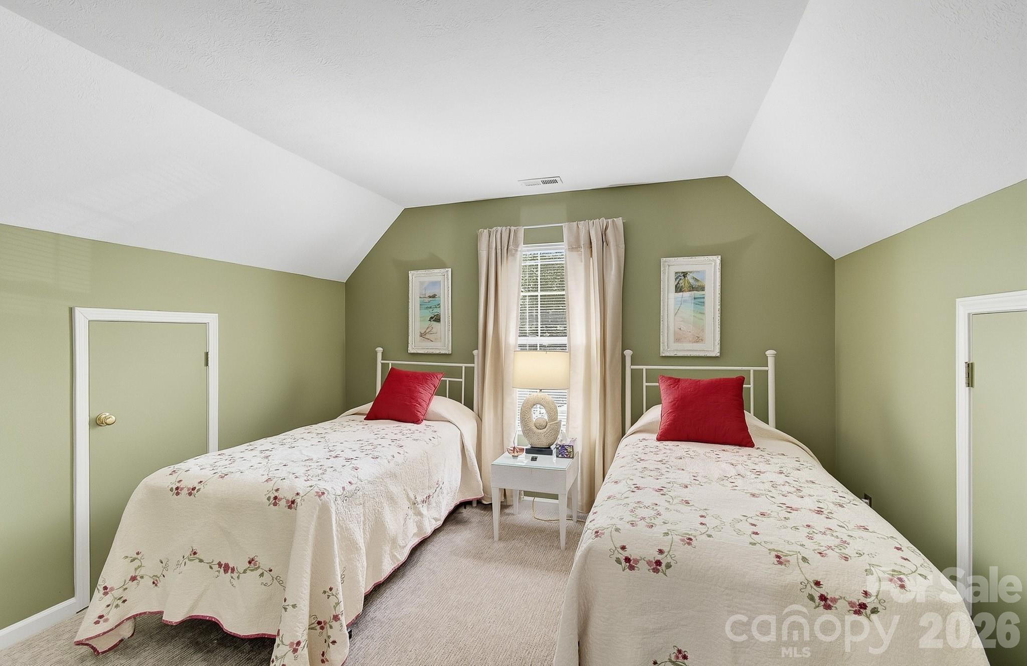 28 Secretariat Drive — Hendersonville