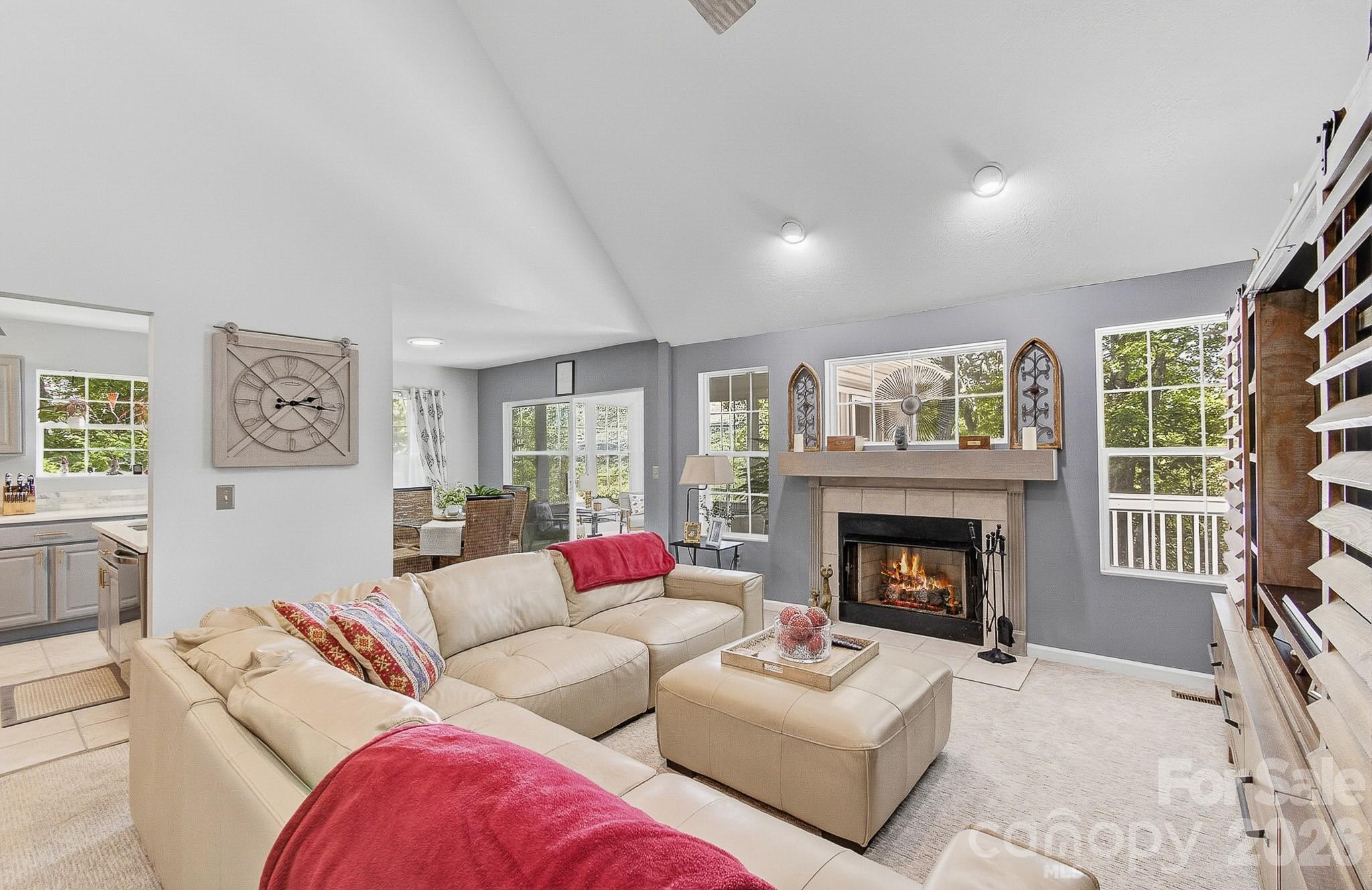 28 Secretariat Drive — Hendersonville