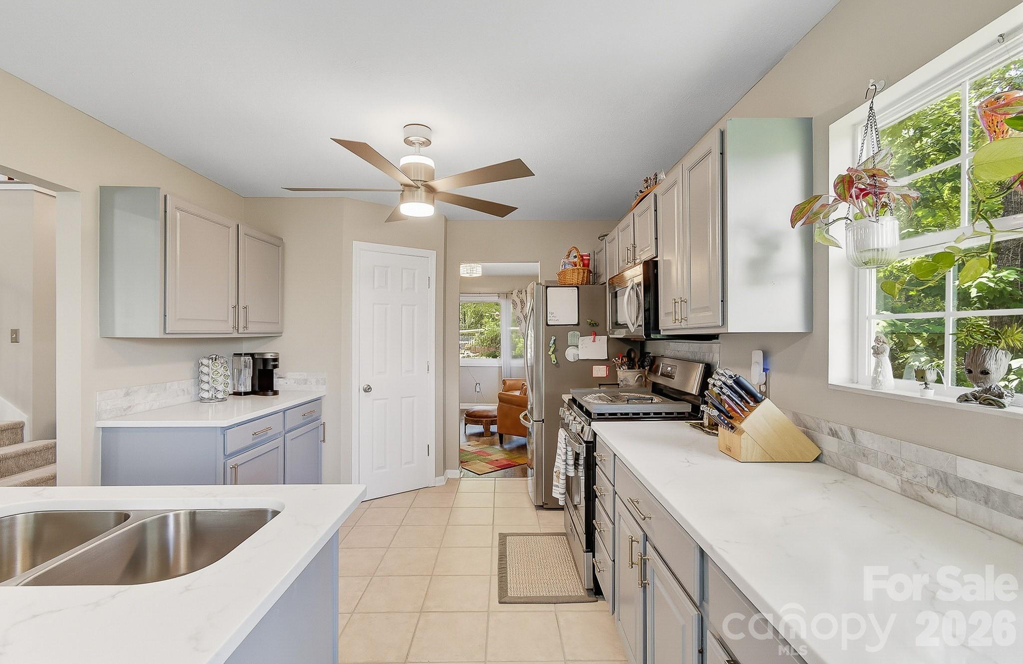 28 Secretariat Drive — Hendersonville